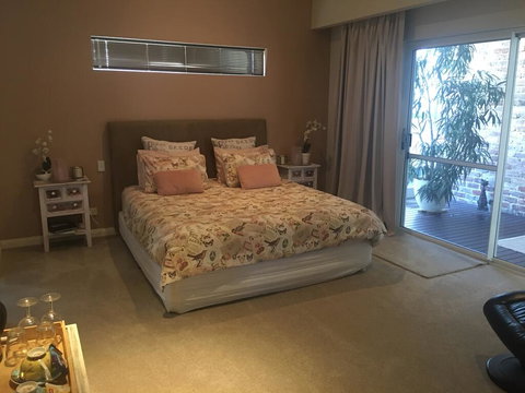 Burns Beach Bed And Shower - New Castle Holiday 1