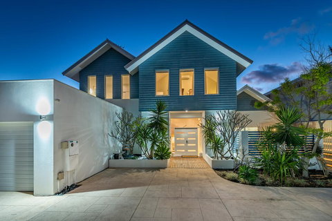 Burns Beach Bed And Shower - New Castle Holiday 0