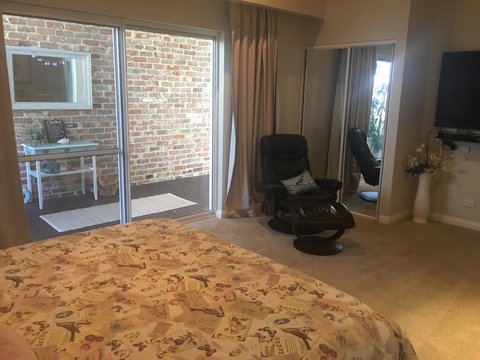 Burns Beach Bed And Shower - New Castle Holiday 3