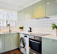 Burrows Apartment - New Castle Holiday