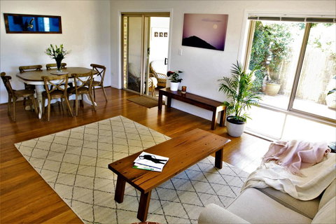 Byron Marvell - New Castle Holiday 0