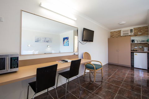 Caboolture Motel - New Castle Holiday 3