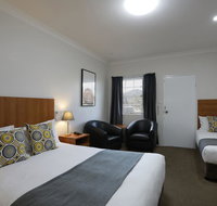 Cadman Motor Inn and Apartments - New Castle Holiday
