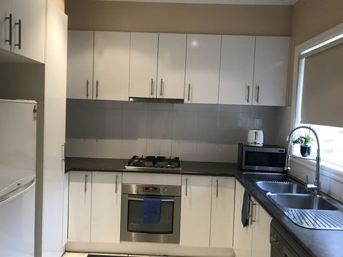 Cairnlea St Albans Townhouse - New Castle Holiday 2