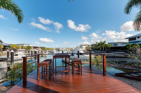 Cairns Beaches Home @Trinity Park - New Castle Holiday 1