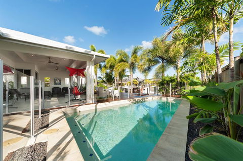 Cairns Beaches Home @Trinity Park - New Castle Holiday 0