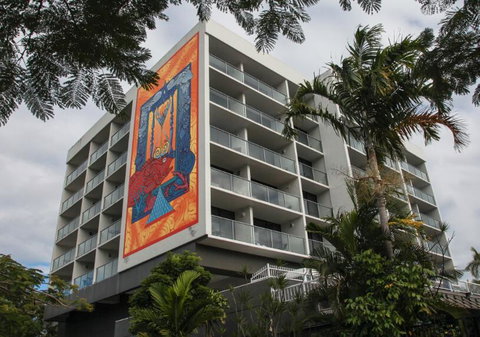 Cairns Plaza Hotel - New Castle Holiday 1