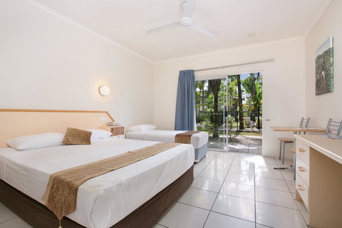Cairns Rainbow Resort - New Castle Holiday 2