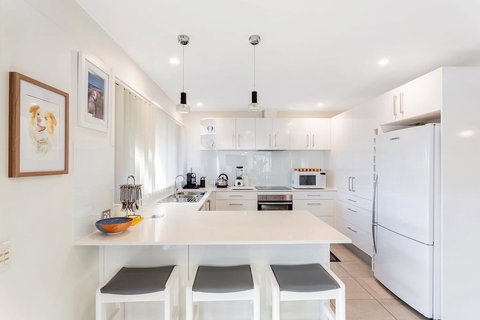 Campbell Avenue, 28 - New Castle Holiday 1