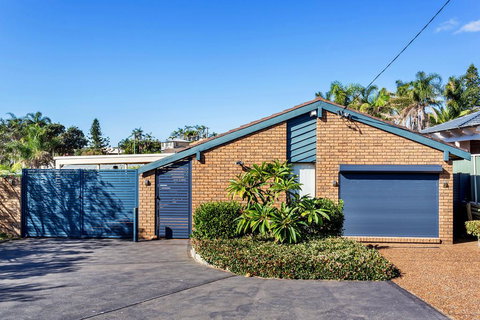 Campbell Avenue, 28 - New Castle Holiday 3