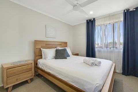 CANAL HOME NEAR MOOLOOLABA - New Castle Holiday 2