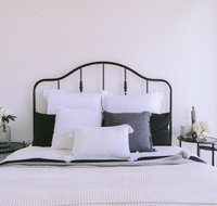 Capitol Executive Apartment on London Circuit - New Castle Holiday