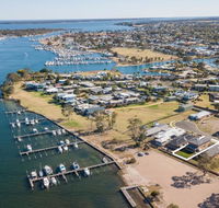 Captains Hideaway - Jetty Berth and Pet Friendly - New Castle Holiday