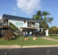 Cardwell Beachfront Motel - New Castle Holiday