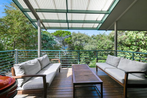 Carramar - 5 Callitris Crescent - New Castle Holiday 0