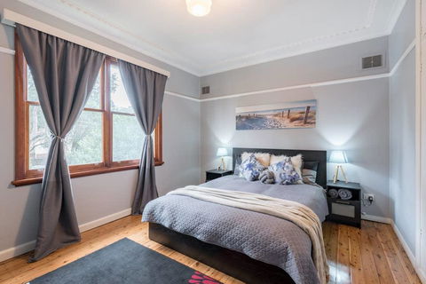 Carramar CozyHome 1minStation 5Bdrms1.5bathSleeps8 - New Castle Holiday 0
