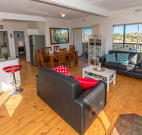 Carrickalinga SeaHaven Coastal Escape-4BRM - 29 Riverview Drive - New Castle Holiday