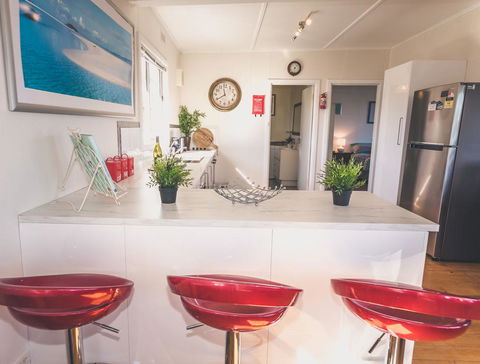 Carrickalinga SeaHaven: Coastal Escape-4BRM - 29 Riverview Drive - New Castle Holiday 3