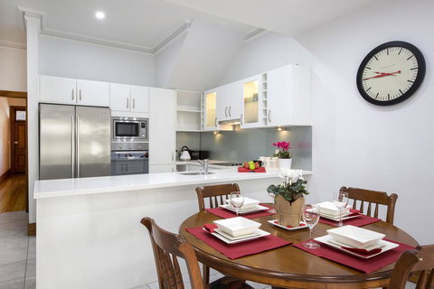 Carrington Charm - CBD - WiFi - Parking - New Castle Holiday 3