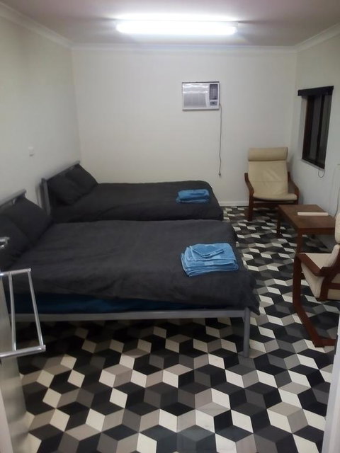 Cartledge Ave - New Castle Holiday 2