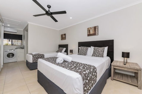 Cascade Motel In Townsville - New Castle Holiday 1