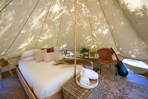 Castlemaine Gardens Luxury Glamping - New Castle Holiday 1