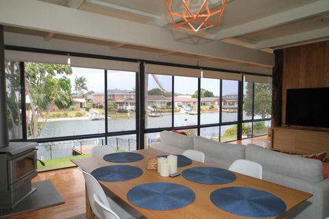 Cater Waterfront - New Castle Holiday 0