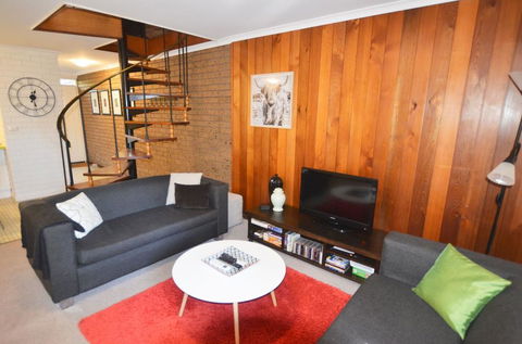 Cedar Holiday Units - Apartment 4 - New Castle Holiday 1