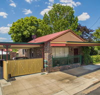 Central Armidale 2-Bedroom Apartment - New Castle Holiday