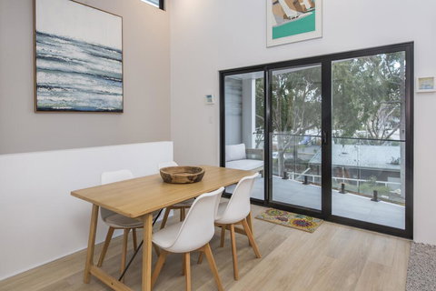 Central Heights - Main Street Views - New Castle Holiday 2