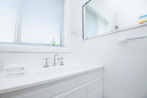 Central March 2 Bed, Walk Everywhere - New Castle Holiday 1
