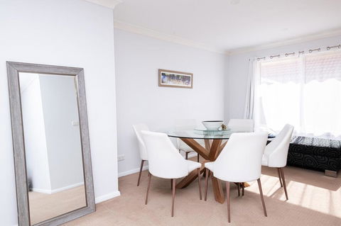 Central March 2 Bed, Walk Everywhere - New Castle Holiday 2
