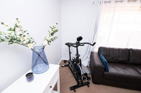 Central March 2 Bed, Walk Everywhere - New Castle Holiday 3
