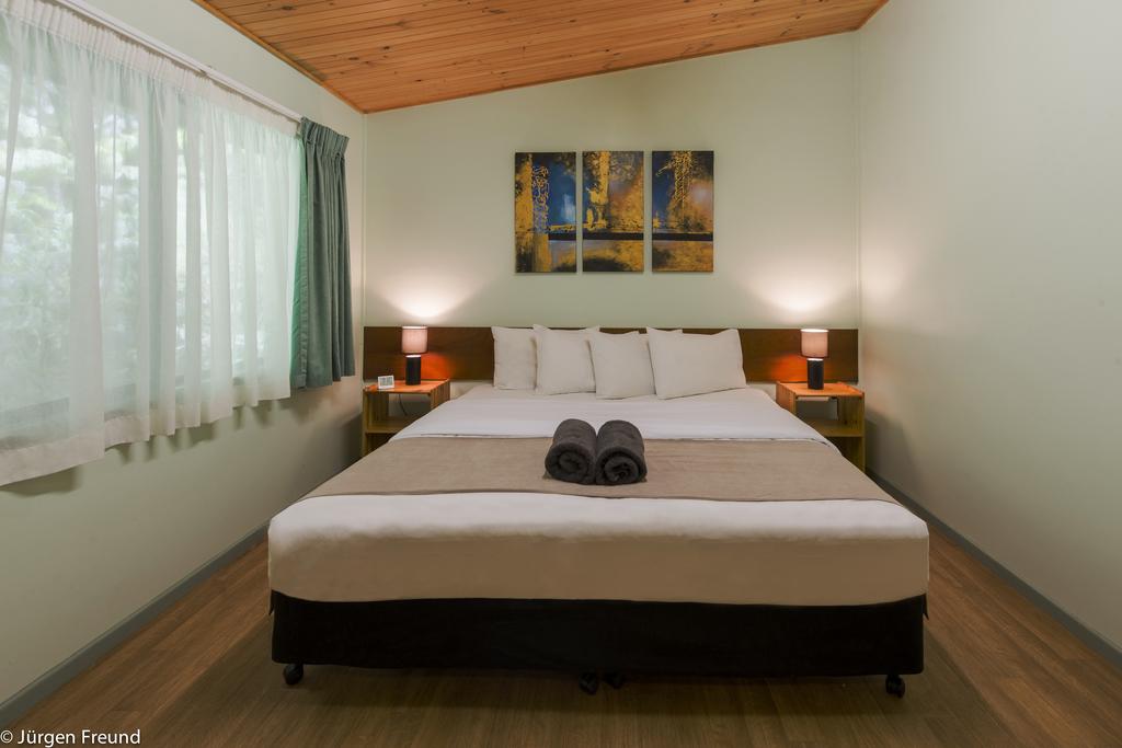 Lake Eacham QLD New Castle Holiday