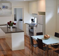 Champagne Stays Apartment - New Castle Holiday