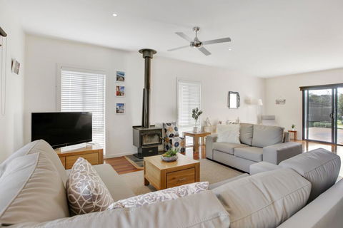 Charchie's By The Sea Pet Friendly Family Home, Close To Beach - New Castle Holiday 3