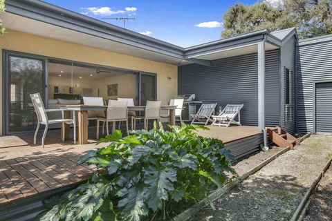 Charchie's By The Sea Pet Friendly Family Home, Close To Beach - New Castle Holiday 1