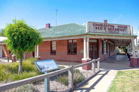 Charleston House Mathoura - New Castle Holiday 1