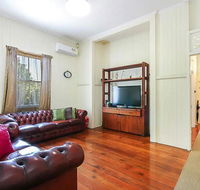 Charming Characterful Rustic-style Home Near The Gabba - New Castle Holiday