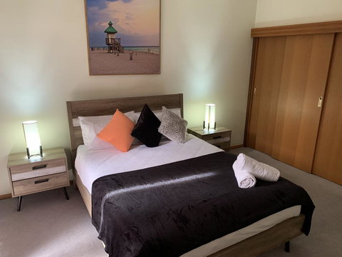 Chateau N'Ville - New Castle Holiday 1