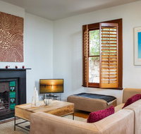 Chic Two-storey Cottage with Darling Harbour Views - New Castle Holiday