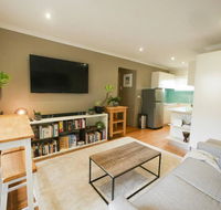Chic Pet Friendly  500m to the Beach w/ parking - New Castle Holiday