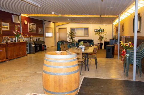Chrissie's Dongara - New Castle Holiday 0