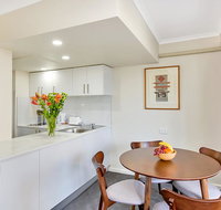 City apartment at College St - New Castle Holiday