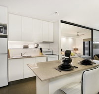 City Getaway Modern Bowen Hills 1 Bedroom with Free WIFI and Parking - New Castle Holiday