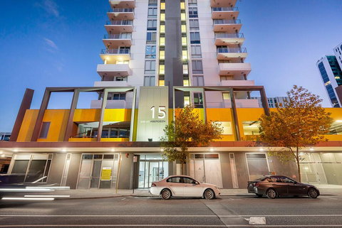 City Rest With Views - High Up Sleeps 4 + Parking - New Castle Holiday 3