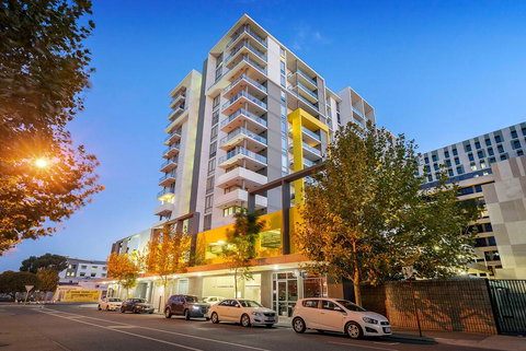 City Rest With Views - High Up Sleeps 4 + Parking - New Castle Holiday 2