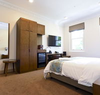Clarendon Hotel Melbourne - New Castle Holiday