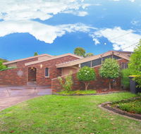 Classic Double Brick Garden House - New Castle Holiday