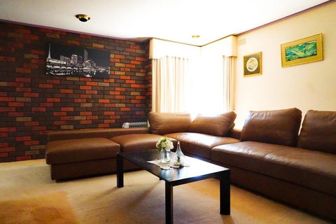 Classic Double Brick Garden House - New Castle Holiday 3